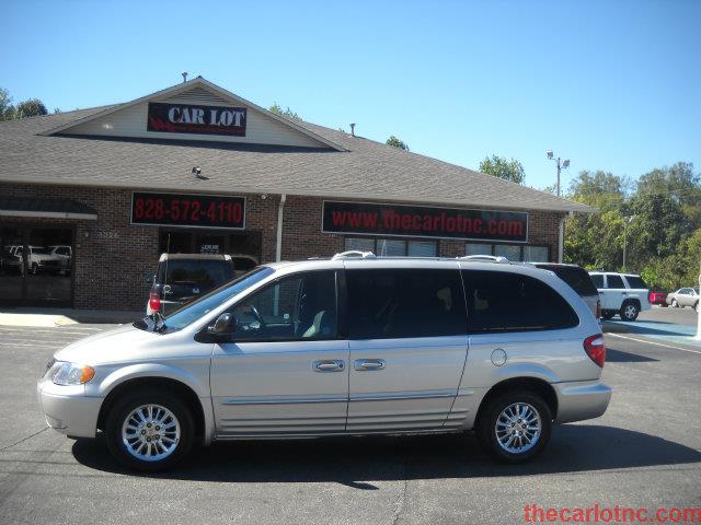 2003 Chrysler Town and Country SLT 25