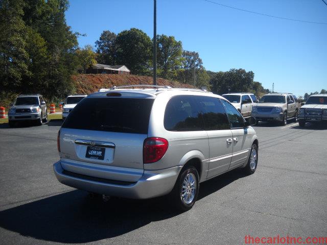 2003 Chrysler Town and Country SLT 25