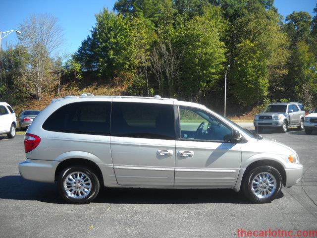 2003 Chrysler Town and Country SLT 25