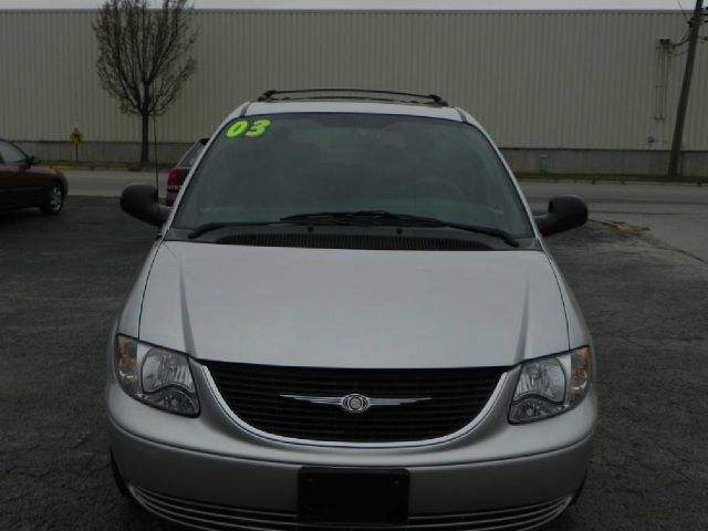 2003 Chrysler Town and Country Quad Coupe 3