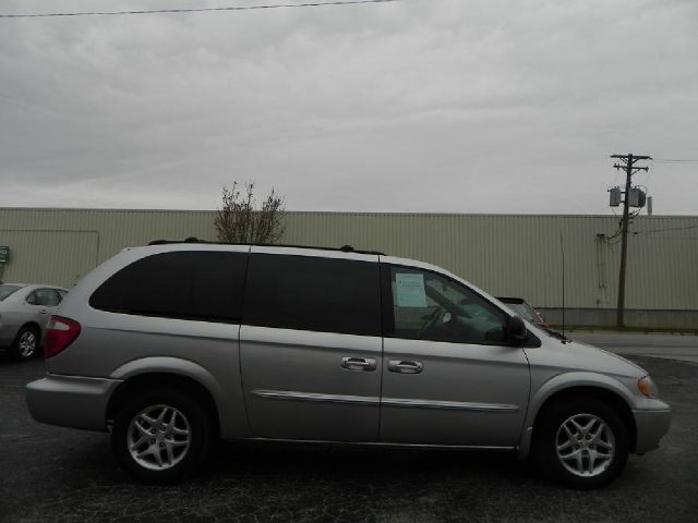 2003 Chrysler Town and Country Quad Coupe 3