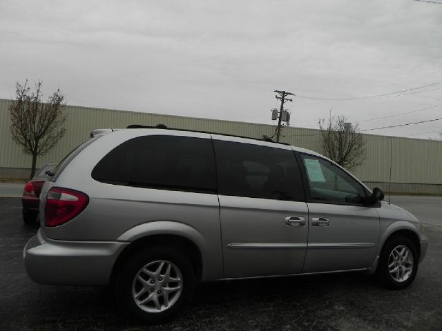 2003 Chrysler Town and Country Quad Coupe 3