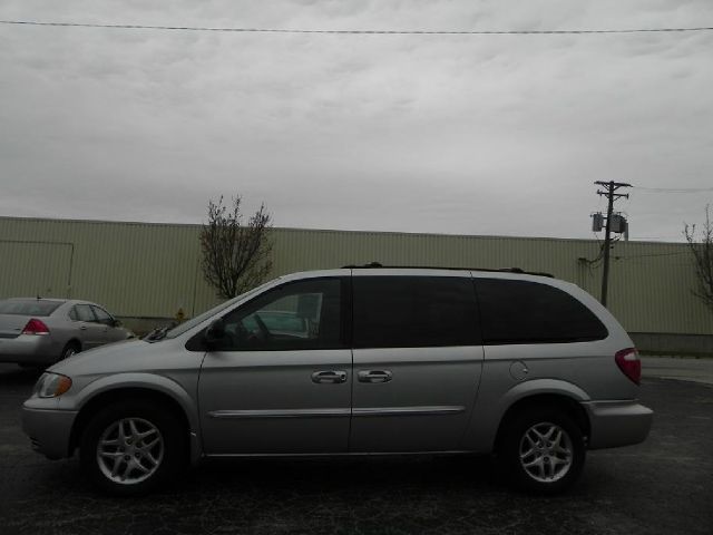 2003 Chrysler Town and Country Quad Coupe 3