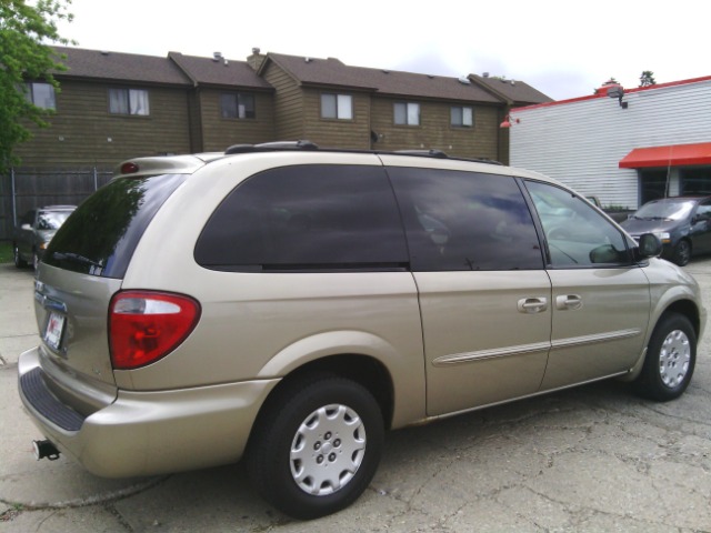 2003 Chrysler Town and Country Quad Coupe 3