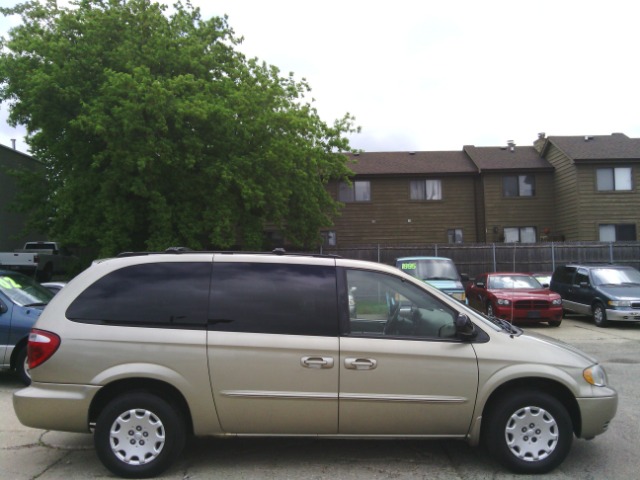 2003 Chrysler Town and Country Quad Coupe 3