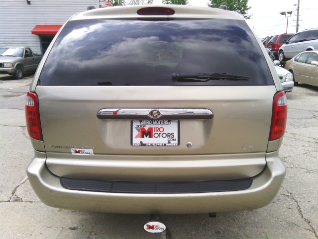 2003 Chrysler Town and Country Quad Coupe 3