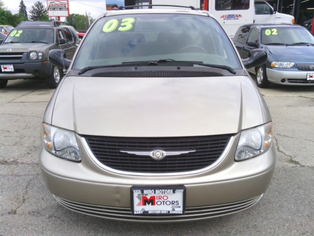 2003 Chrysler Town and Country Quad Coupe 3