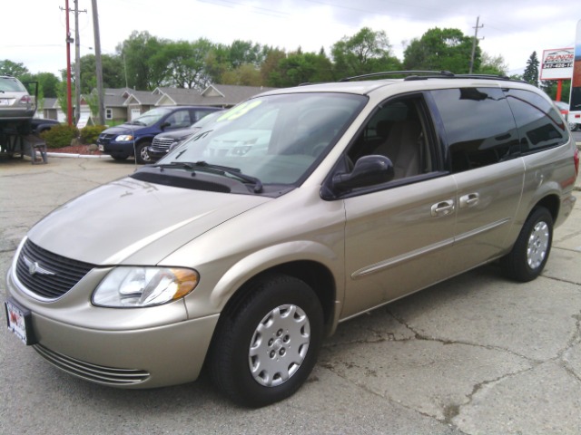 2003 Chrysler Town and Country Quad Coupe 3