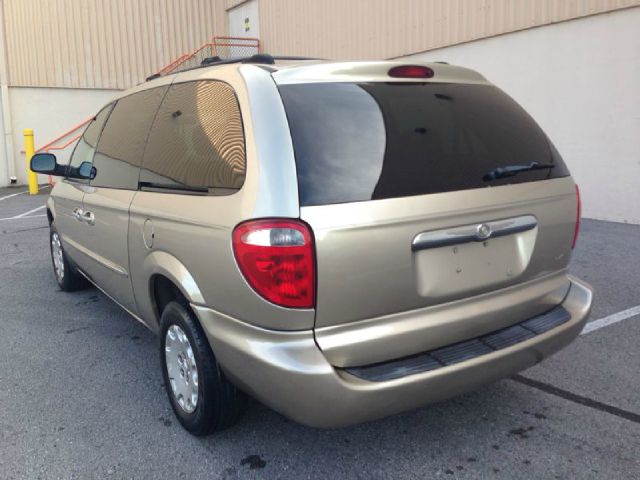 2003 Chrysler Town and Country Base