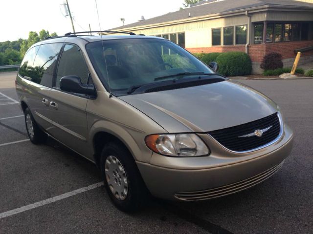 2003 Chrysler Town and Country Base