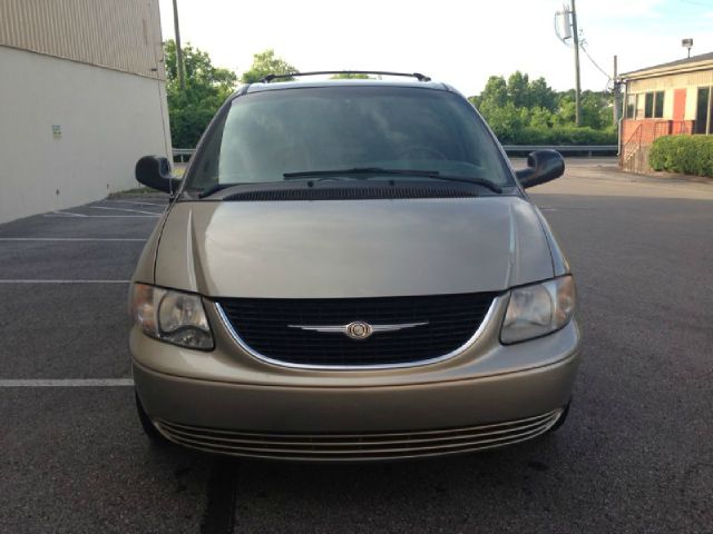 2003 Chrysler Town and Country Base