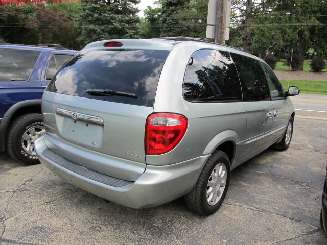 2003 Chrysler Town and Country H6 L.L. Bean