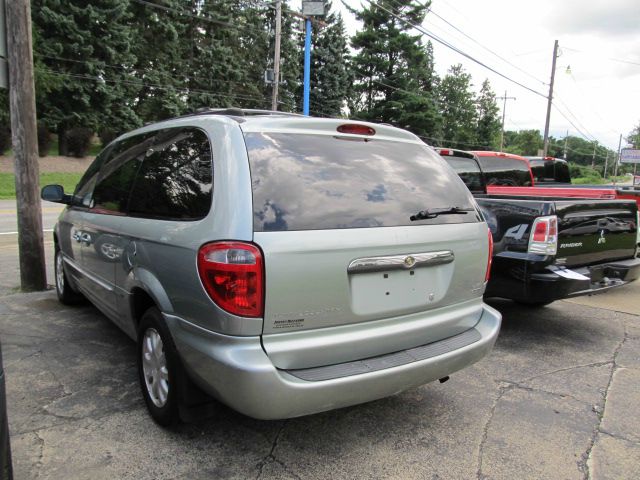 2003 Chrysler Town and Country H6 L.L. Bean