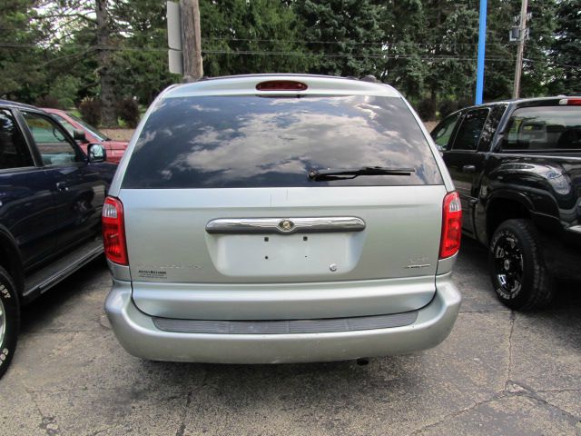 2003 Chrysler Town and Country H6 L.L. Bean