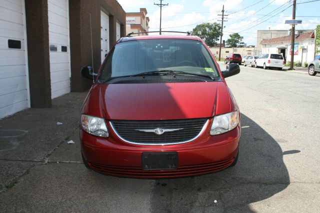 2003 Chrysler Town and Country Base