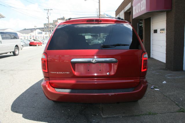 2003 Chrysler Town and Country Base