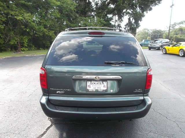 2003 Chrysler Town and Country H6 L.L. Bean