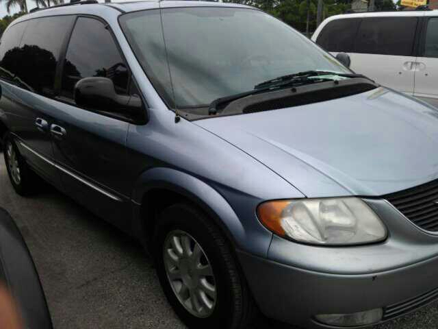 2003 Chrysler Town and Country S Sedan Under FULL Factory Warranty