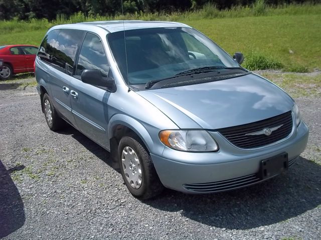 2003 Chrysler Town and Country Quad Coupe 3