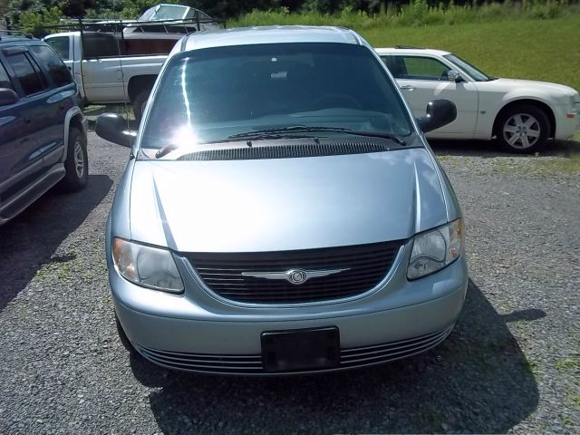 2003 Chrysler Town and Country Quad Coupe 3