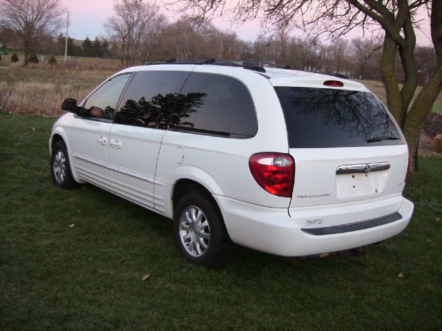 2003 Chrysler Town and Country Quad Coupe 3