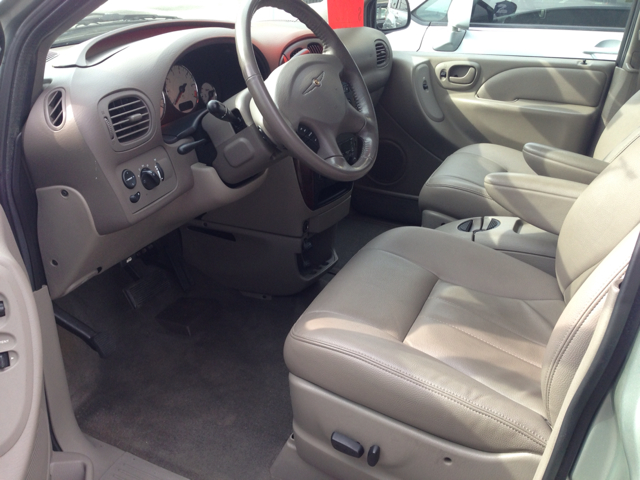 2003 Chrysler Town and Country Quad Coupe 3