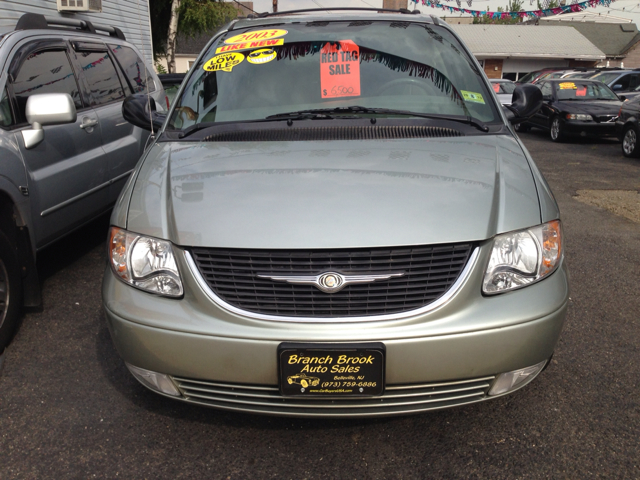 2003 Chrysler Town and Country Quad Coupe 3