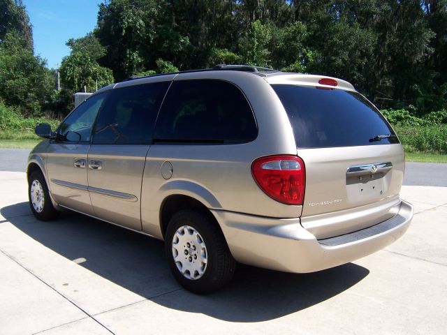 2003 Chrysler Town and Country Quad Coupe 3