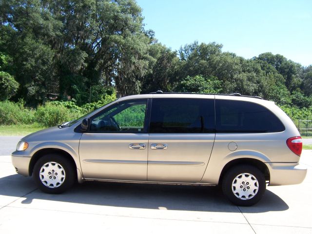 2003 Chrysler Town and Country Quad Coupe 3