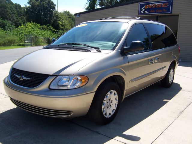 2003 Chrysler Town and Country Quad Coupe 3