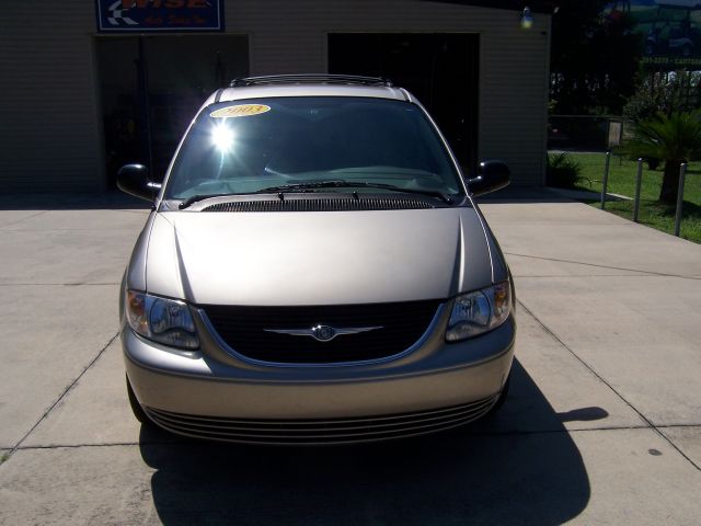 2003 Chrysler Town and Country Quad Coupe 3