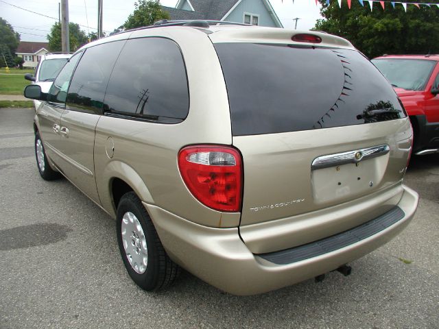 2003 Chrysler Town and Country Quad Coupe 3