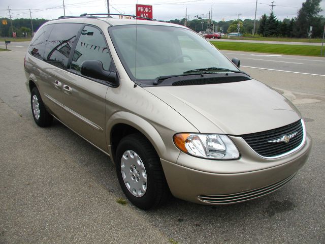 2003 Chrysler Town and Country Quad Coupe 3