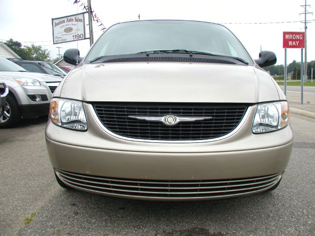 2003 Chrysler Town and Country Quad Coupe 3