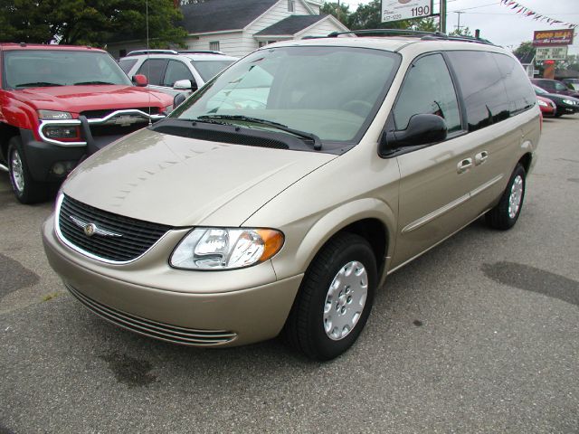 2003 Chrysler Town and Country Quad Coupe 3