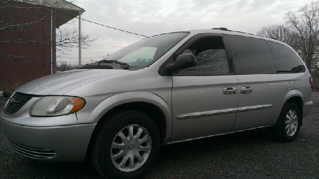 2003 Chrysler Town and Country Quad Coupe 3