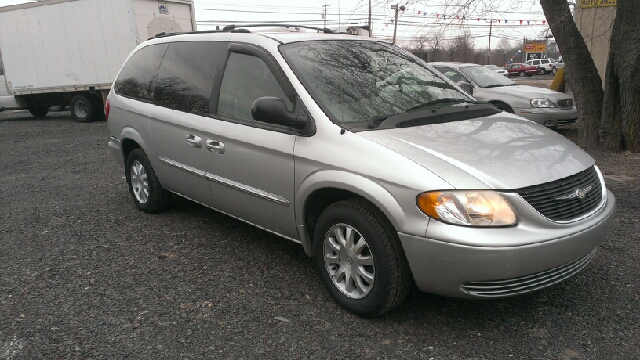 2003 Chrysler Town and Country Quad Coupe 3