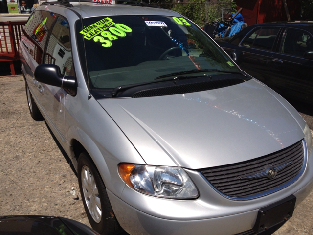 2003 Chrysler Town and Country Quad Coupe 3