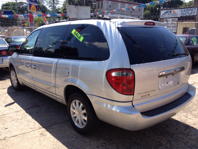 2003 Chrysler Town and Country Quad Coupe 3