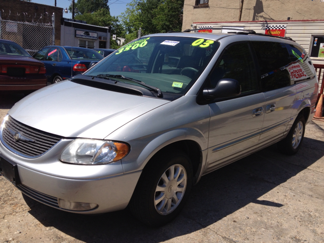 2003 Chrysler Town and Country Quad Coupe 3