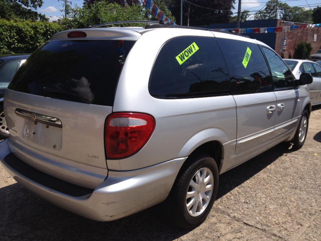 2003 Chrysler Town and Country Quad Coupe 3