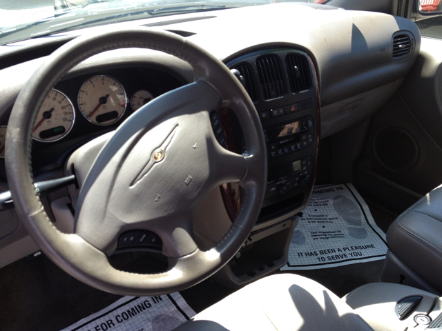 2003 Chrysler Town and Country Quad Coupe 3