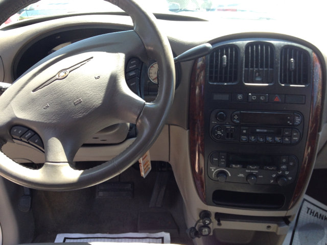 2003 Chrysler Town and Country Quad Coupe 3