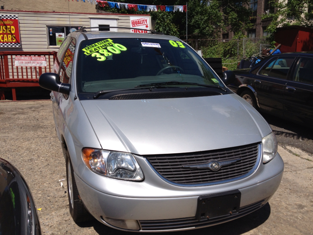 2003 Chrysler Town and Country Quad Coupe 3