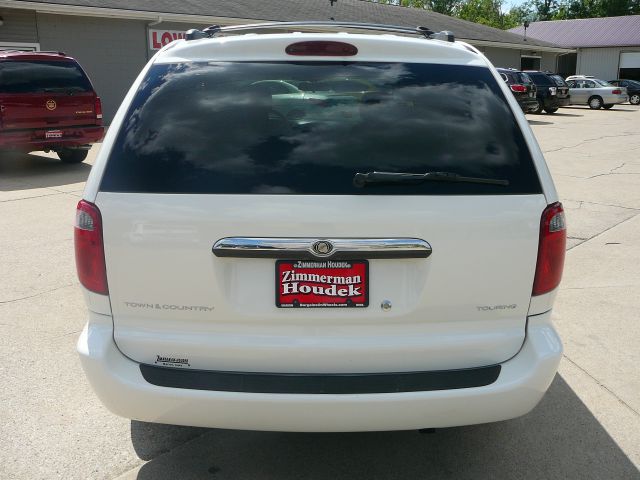 2004 Chrysler Town and Country 3.5