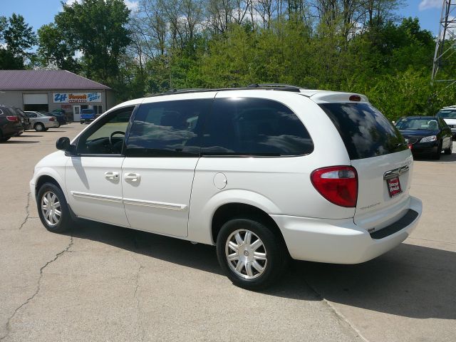 2004 Chrysler Town and Country 3.5