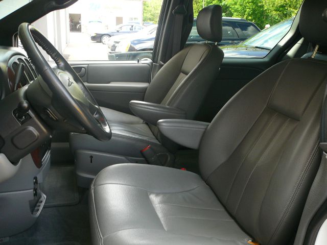 2004 Chrysler Town and Country 3.5