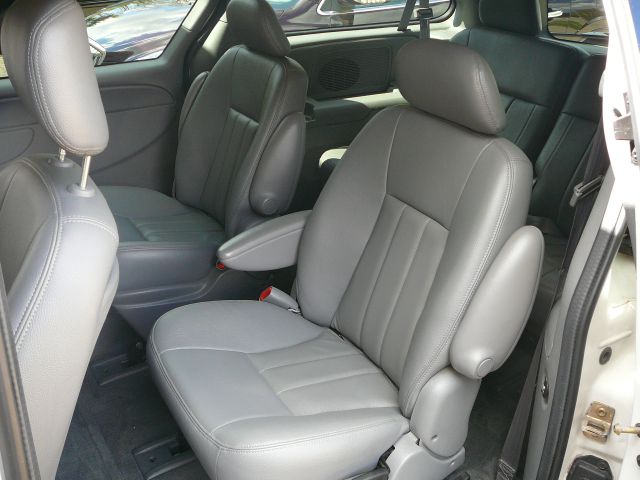 2004 Chrysler Town and Country 3.5