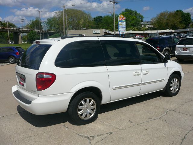 2004 Chrysler Town and Country 3.5