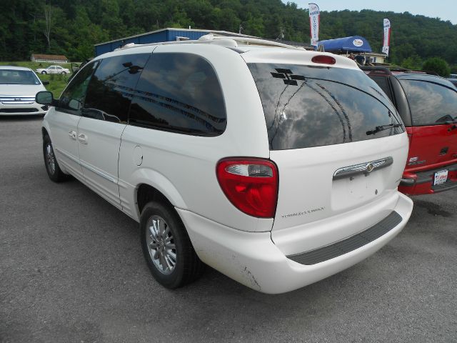 2004 Chrysler Town and Country SLT 25